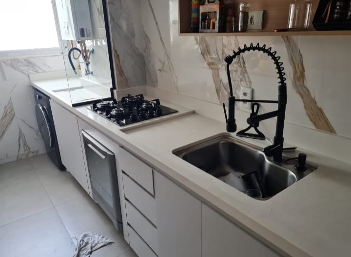 White Quartz Gourmet Countertop
